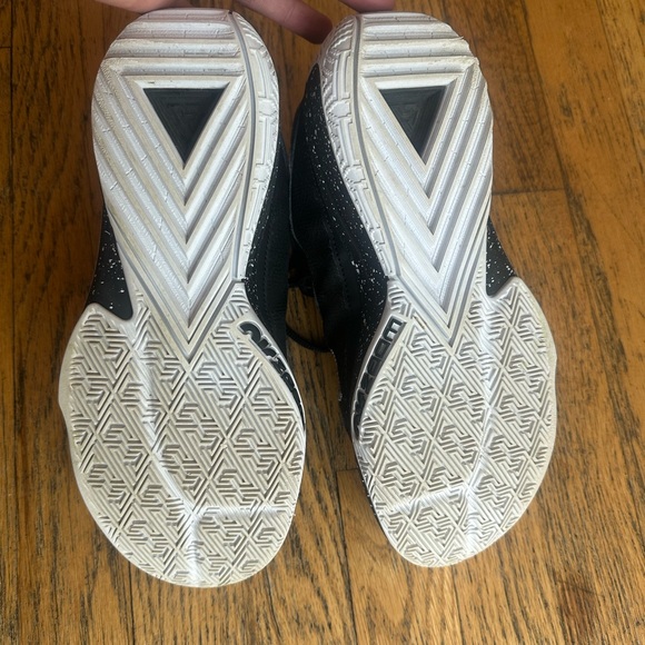 Nike Giannis Freak 5 Black and White Basketball Shoes - Picture 6 of 6